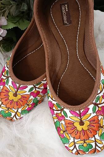 Cushioned multicolour flats