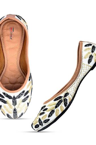 Black multicolor leaves flats