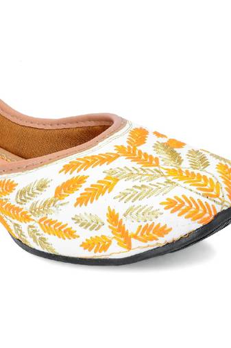 Yellow leaves flats