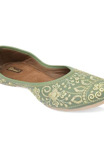 Cushioned green embroidered  flats