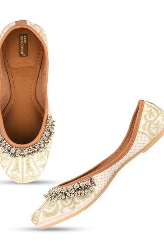 Off white gungroo flats