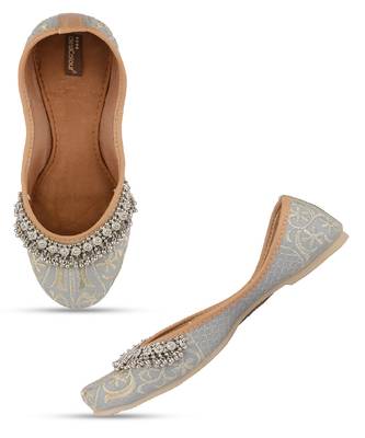 Grey gungroo flats 1