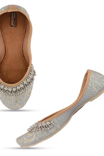 Grey gungroo flats