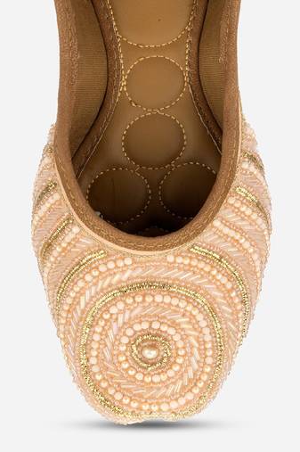 Peach circle pearl flats