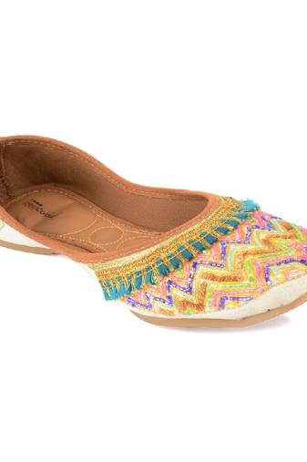 White multicolor zigzag flats