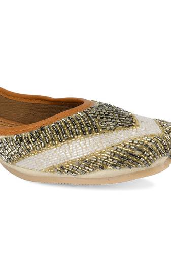 V lines gold flats