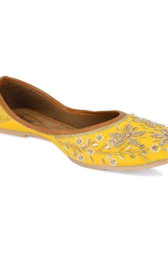 Yellow dabka flats