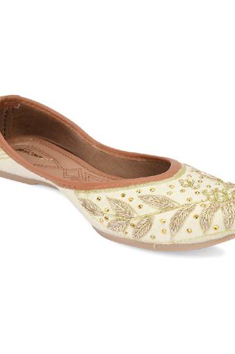 Dabka off white flats