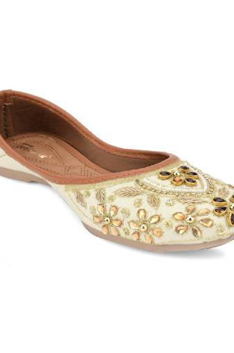 Off white dabka stone flats