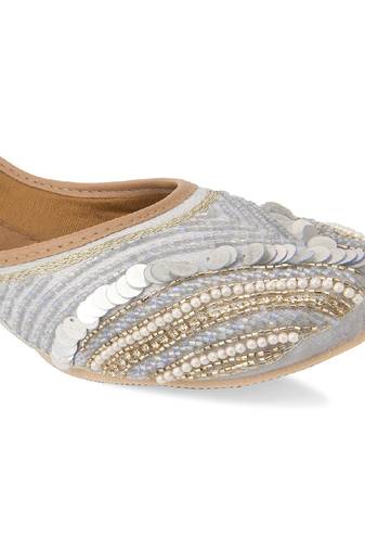 Grey v pearl flats