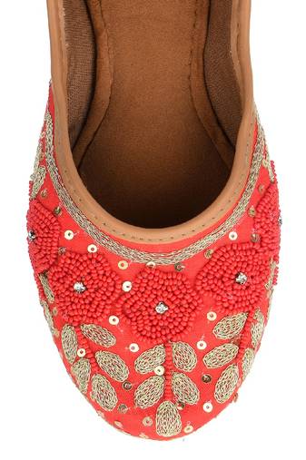 Red pearl flower flats