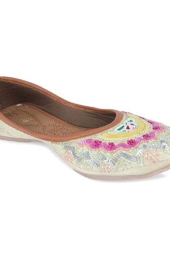 Heavy embroidered    flats