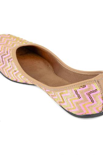 Baby pink zigzag flats
