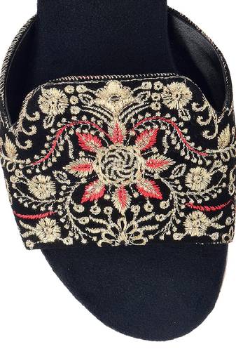 Black thread work slider flats