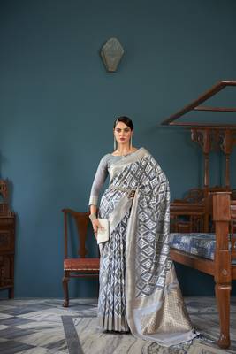 Grey Faux Organza Ethnic Motifs Thread Design Zari Saree With Blouse 1