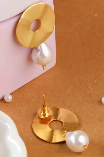 Matte gold plated natural drop studs