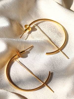 Minimalist gold plated geometric earring 1