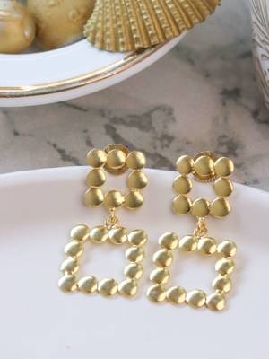 Matte gold plated square earring 1