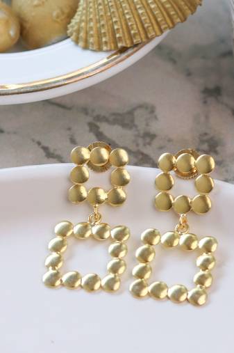 Matte gold plated square earring