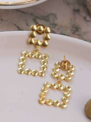 Matte gold plated square earring 2