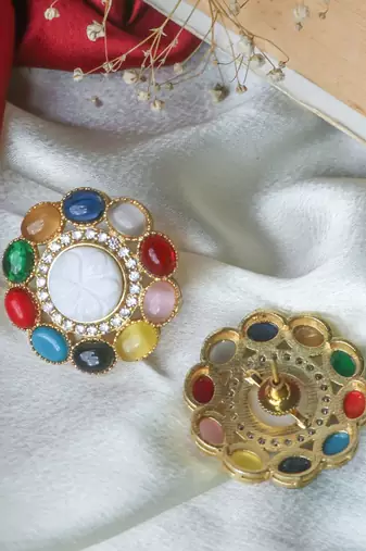 Elegant multi-colour studs