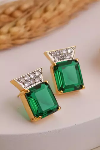Elegant bottle green studs