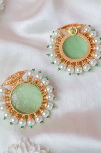 Traditional gold plated pista craving studs