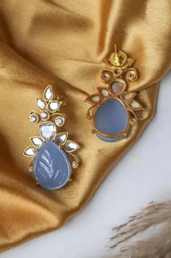 Elegant carving cornflower blue stone earring