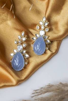 Elegant carving cornflower blue stone earring 3