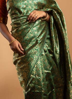 Green and red zari woven saree with floral motifs 5