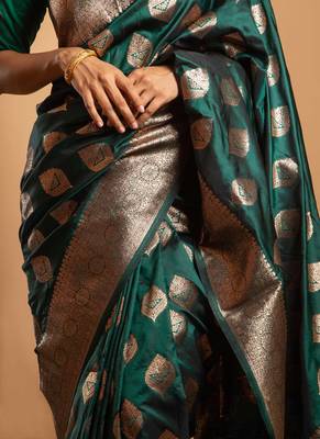 Emerald green art silk saree with zari woven leaf motifs 4