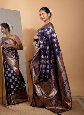 Navy blue zari woven saree with floral motifs and grand border 3