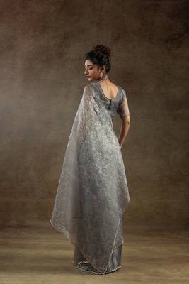 grey woven tissue crush one minute saree 4