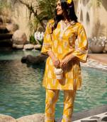 Women's Yellow Orange Regular Fit Cotton Paisley Printed Kurta With Pant