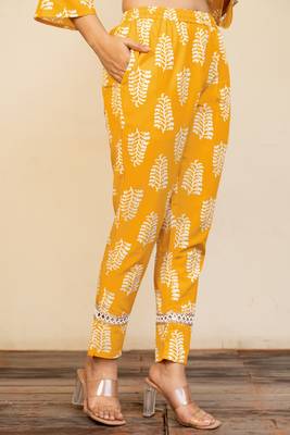 Women's Yellow Orange Regular Fit Cotton Paisley Printed Kurta With Pant 5