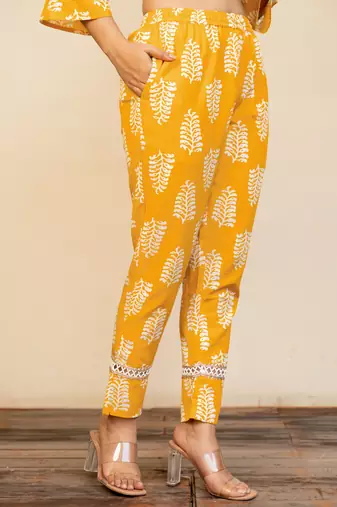 Women's Yellow Orange Regular Fit Cotton Paisley Printed Kurta With Pant