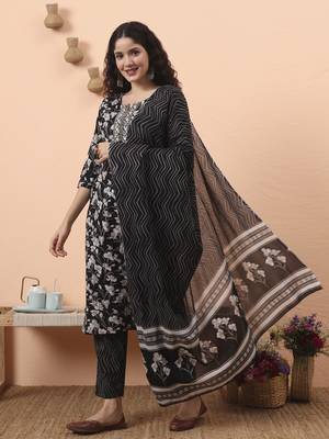 black pure cotton thared work kurta dupatta pant set 2