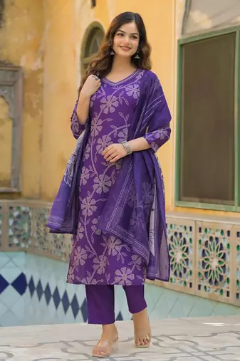 Women purple rayon blend bandhani printed straight kurta trouser with dupatta