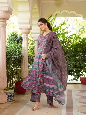 Women maroon rayon blend floral printed a-line kurta palazzo with dupatta 3