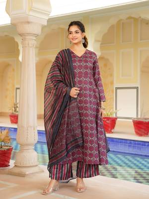 Women pink rayon blend floral printed a-line kurta palazzo with dupatta 2