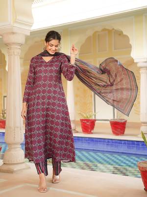 Women pink rayon blend floral printed a-line kurta palazzo with dupatta 3