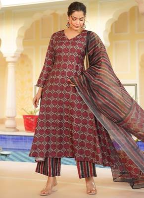 Women red rayon blend floral printed a-line kurta palazzo with dupatta 3
