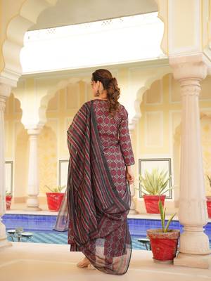 Women red rayon blend floral printed a-line kurta palazzo with dupatta 4