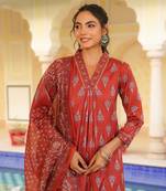 Women red rayon blend floral printed straight kurta trouser with dupatta