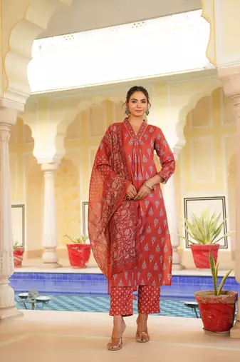Women red rayon blend floral printed straight kurta trouser with dupatta