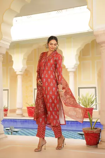 Women red rayon blend floral printed straight kurta trouser with dupatta