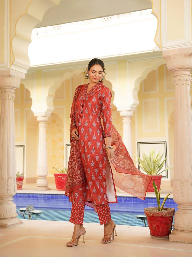 Women red rayon blend floral printed straight kurta trouser with dupatta