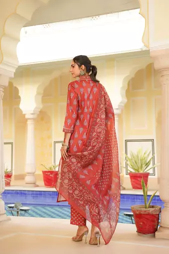 Women red rayon blend floral printed straight kurta trouser with dupatta