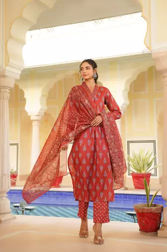 Women red rayon blend floral printed straight kurta trouser with dupatta