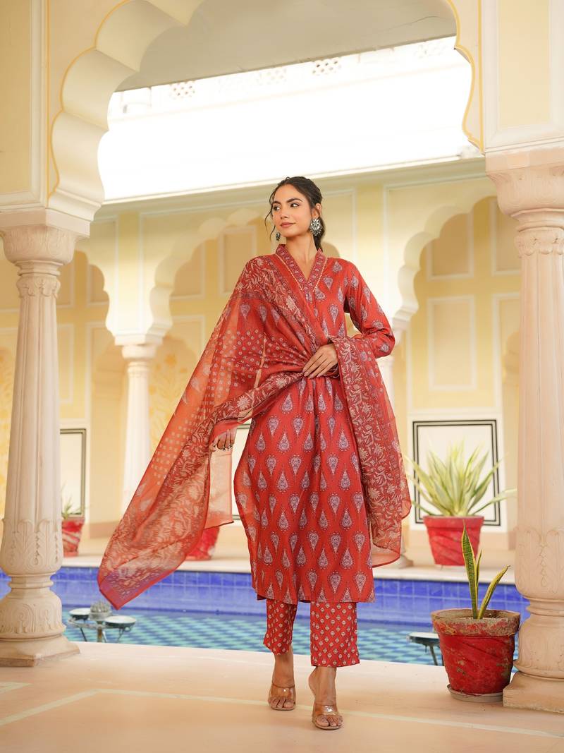 Women red rayon blend floral printed straight kurta trouser with dupatta